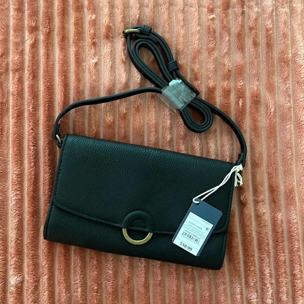 Side strap purse with multiple credit card pockets inside.